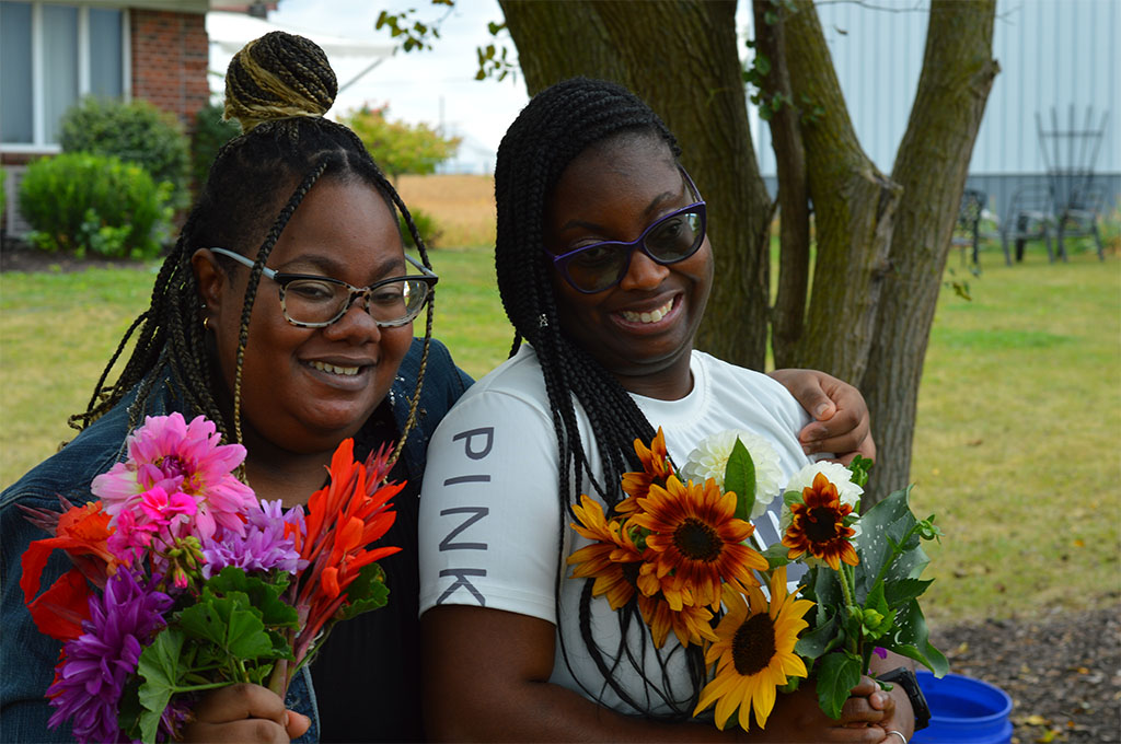 Lauren and Alleah at Flower Farm